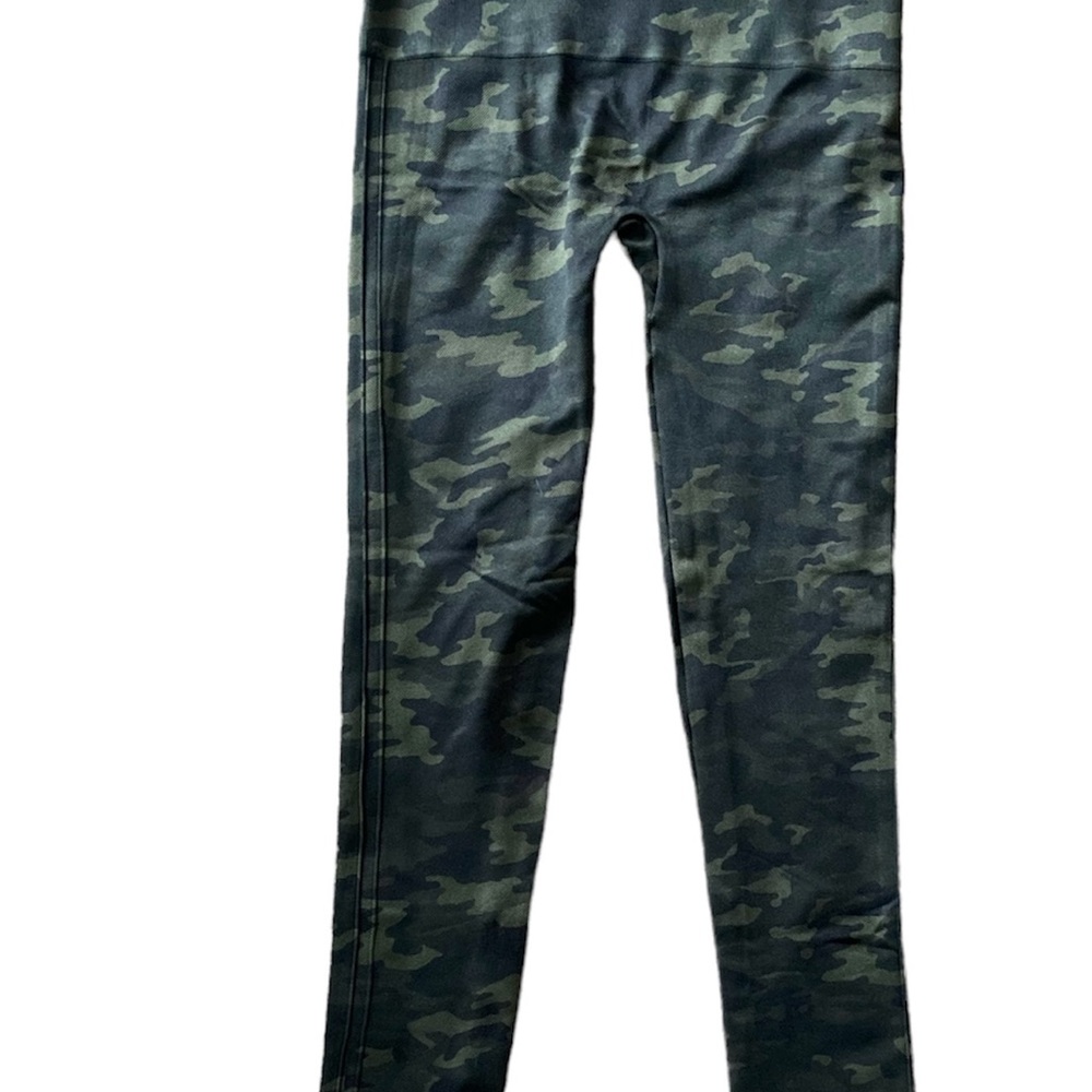 SPANX NWT Look at Me‎ Now Leggings | Green Camo | Seamless | size medium - Picture 2 of 6